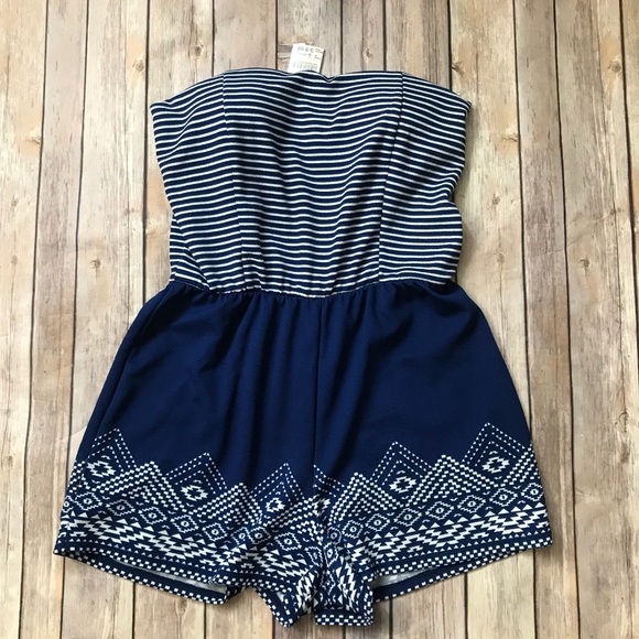 Dresses & Skirts - 💕Nwt Navy & white romper - large💕